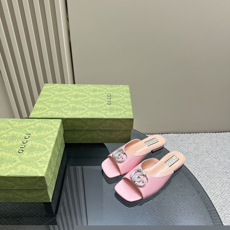 G*u*i slippers